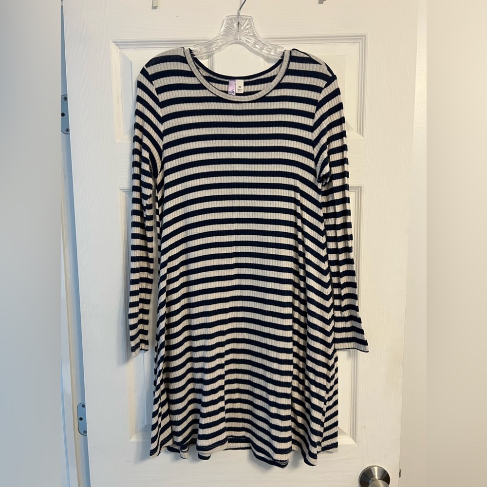Long sleeve dress, size M